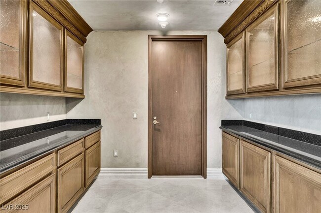 Foto del edificio - 9103 Alta Dr