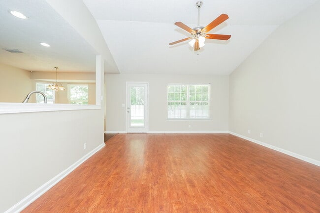 Building Photo - 3304 Tourmaline Dr