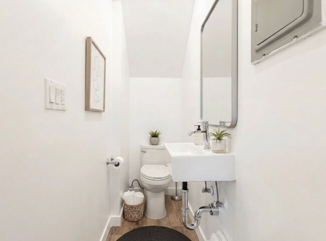 Building Photo - 4444 Prospect Ave