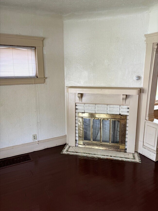 Foto del edificio - 10320 Adams Ave