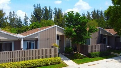 Building Photo - 572 Woodgate Cir