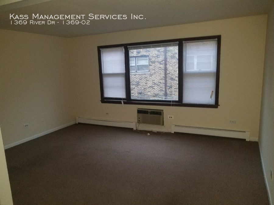 Building Photo - 1369 River Dr