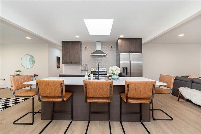 Building Photo - Beautifully Remodeled Home Steps from the ...