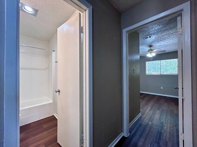 Foto del edificio - 1502 No Mor Cove