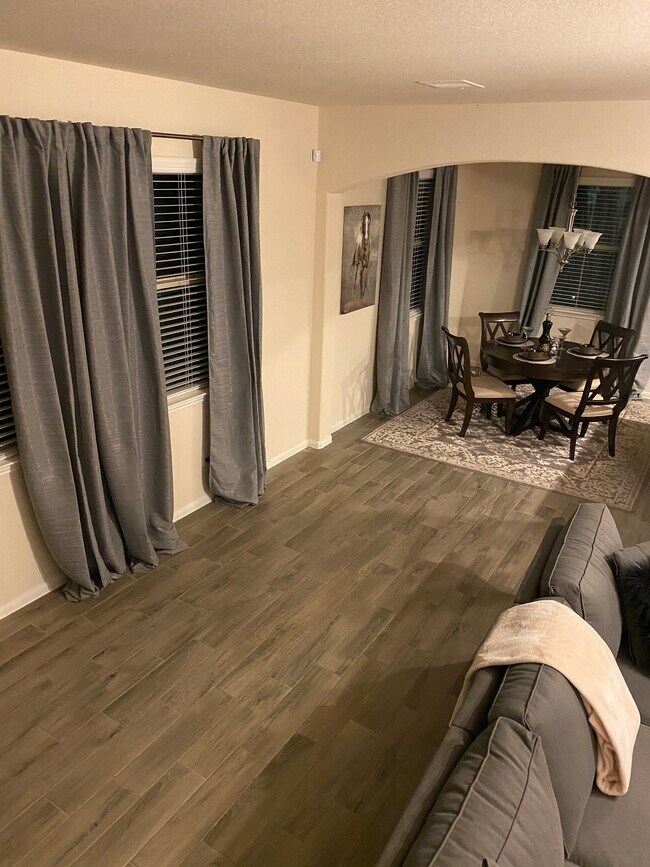 Sala de estar - 8318 Columbia Forest Dr