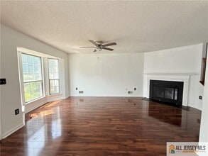 Building Photo - 115 Albury Way