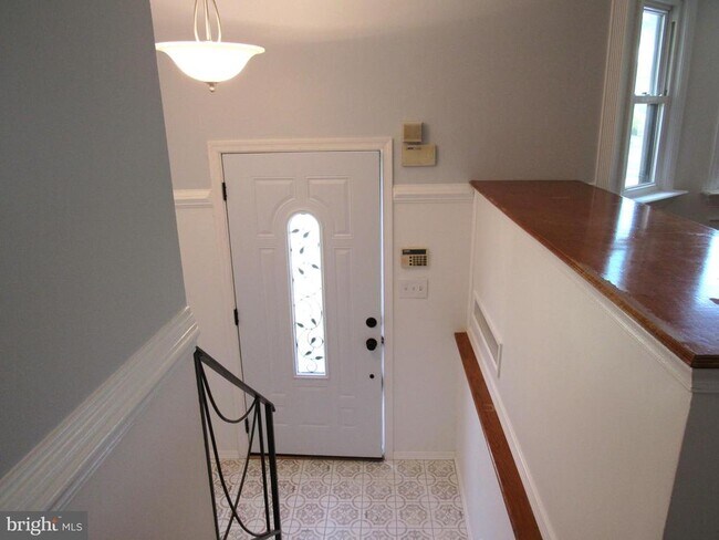 Building Photo - 5515 Helmont Dr