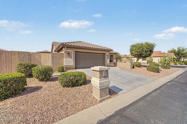 Building Photo - 16110 W Vale Dr