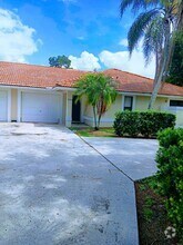 Building Photo - 1050 Staghorn St
