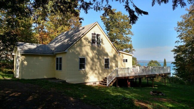 Building Photo - 767 S Eastshore Dr