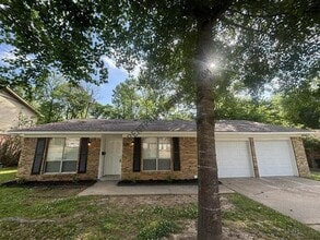 Building Photo - 2221 Dorchester Dr