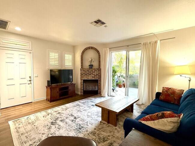 Foto del edificio - Vibrant 3 Bedroom Townhome in Bressi Ranch
