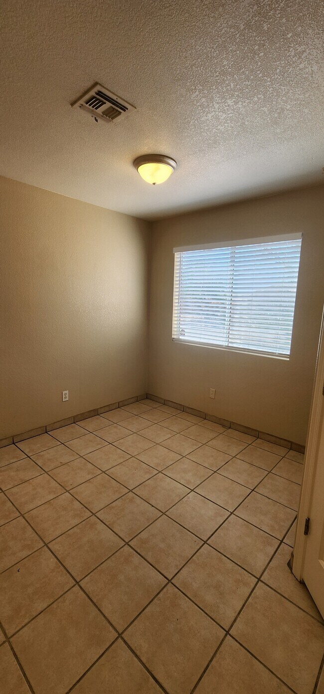 Foto del edificio - 2296 W Frostwood Ln