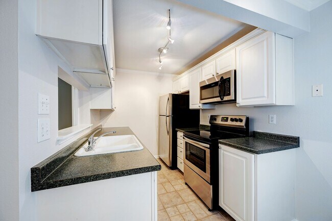 Foto del edificio - Woodland Hills Two Bed 2 Bath Condo