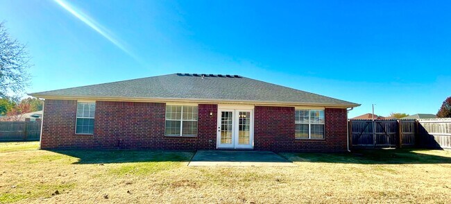 Foto del edificio - Beautiful 3 Bedroom, 2 Bathroom Home in Ce...