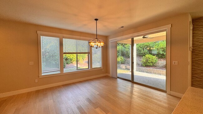 Foto del edificio - 3755 Monterey Ct NE