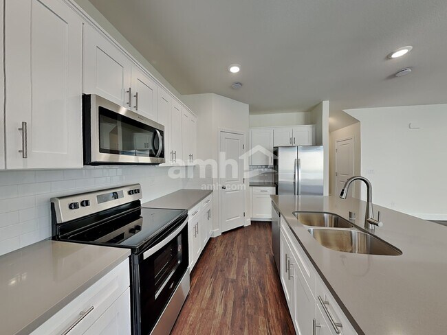 Building Photo - 8814 Carmine Cob Ave