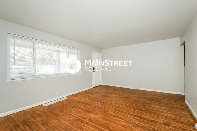 Photo - 3 Bedroom Pet-Friendly Home in St. Louis, MO with Main Street Renewal