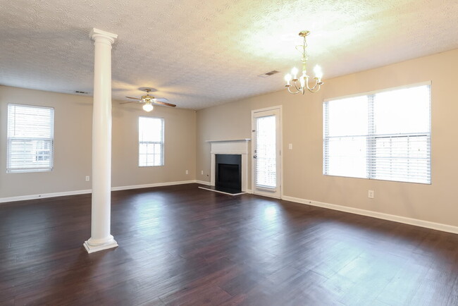 Foto del edificio - 5055 Tussahaw Crossing