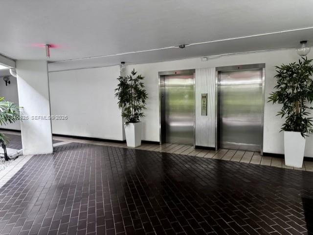 Foto del edificio - 13951 Kendale Lakes Cir