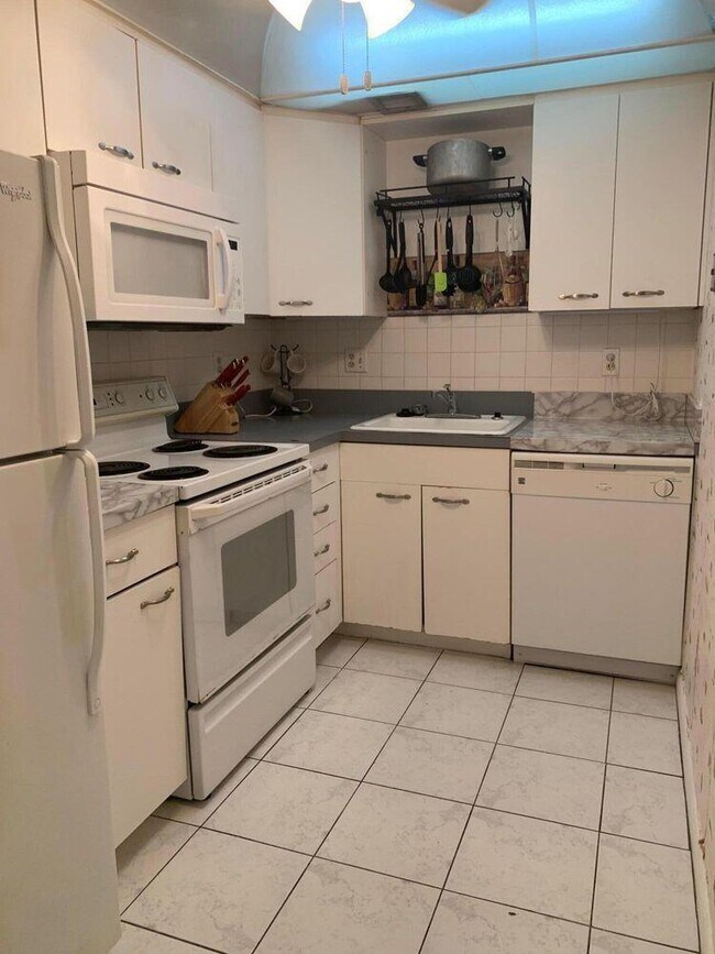 Foto del edificio - 644 NW 13th St