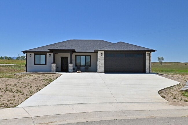 Building Photo - 1495 Oxbow Dr