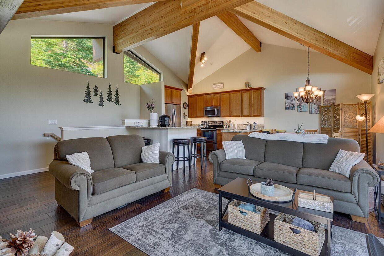 Primary Photo - Lakeview condo in Incline Village