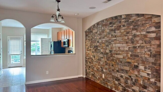 Foto del edificio - 100 Stratford Lakes Dr
