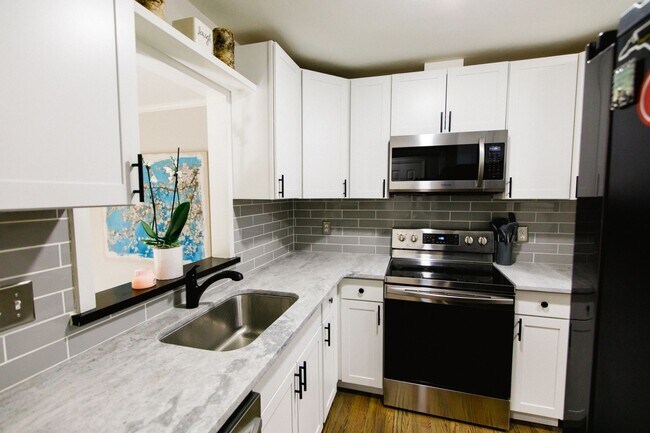 Foto del edificio - Charming 2BR Condo in Charlotte
