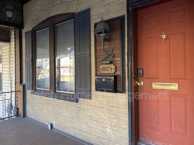 Building Photo - 662 1/2 Columbia Ave