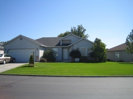 Primary Photo - 116 Willow Circle, Pasco