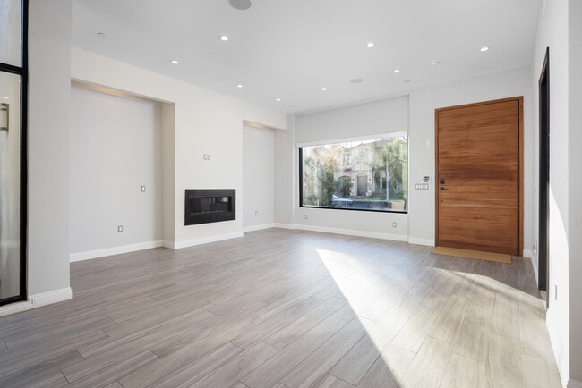 Building Photo - 156 N Wetherly Dr