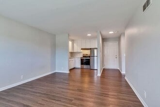Building Photo - 550 A E Bledsoe St