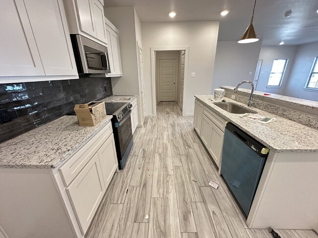 Foto del edificio - Brand new townhomes in Frenship East!