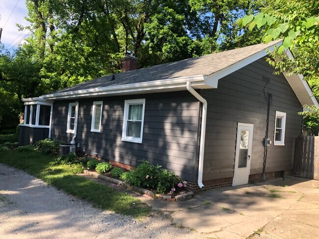 Building Photo - 921 Northview Ave