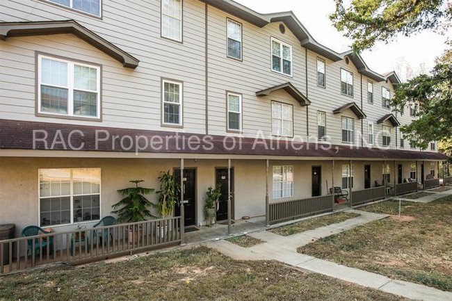 Building Photo - 126 Highland Park Dr