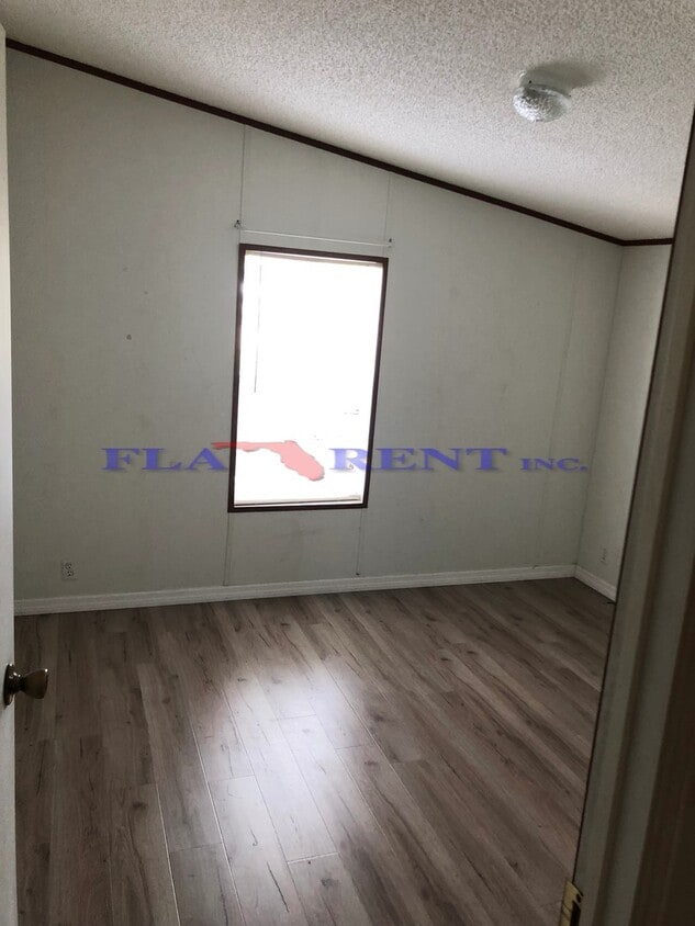 **3/2 Manufactured home near Boggy Creek Road/Taft** - **3/2 Manufactured home near Boggy Creek Road/Taft**