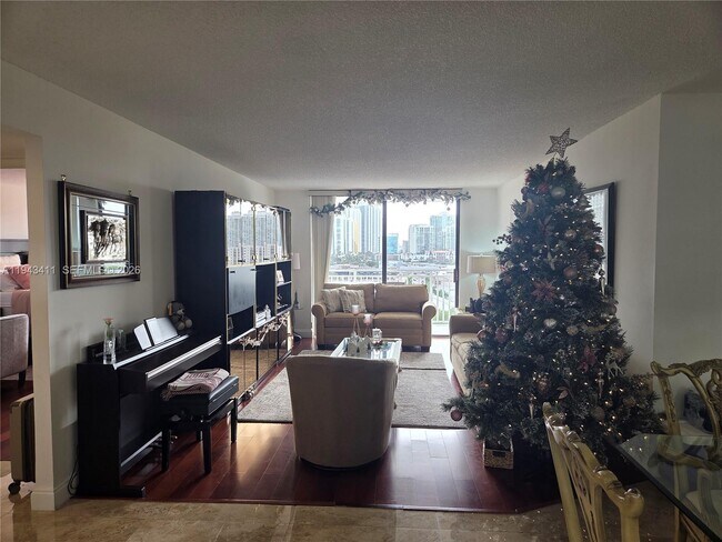 Building Photo - 210 174th St