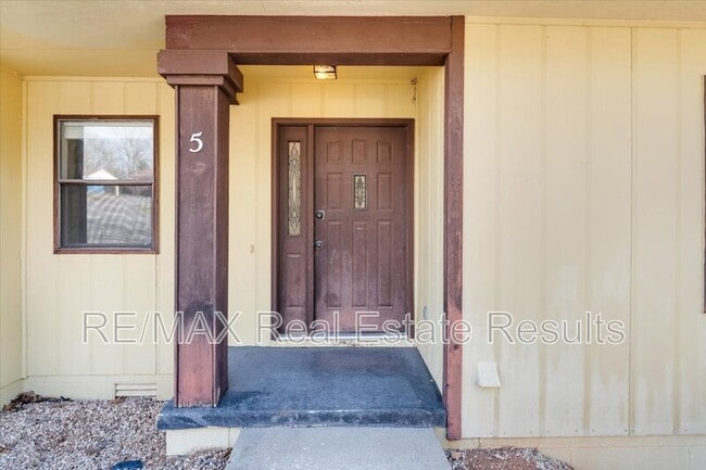 Building Photo - 5 Yates Ln