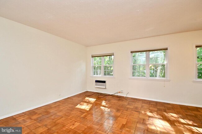 Building Photo - 3532 Martha Custis Dr