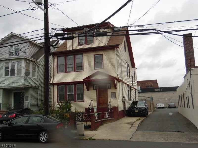 Primary Photo - 711 Pennington St