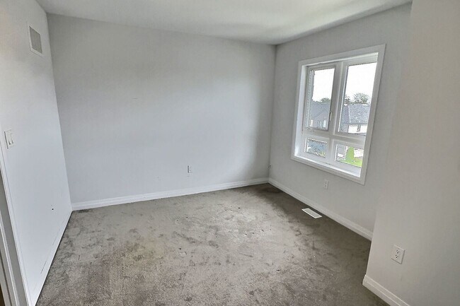 Building Photo - 51 Sparrow Ave