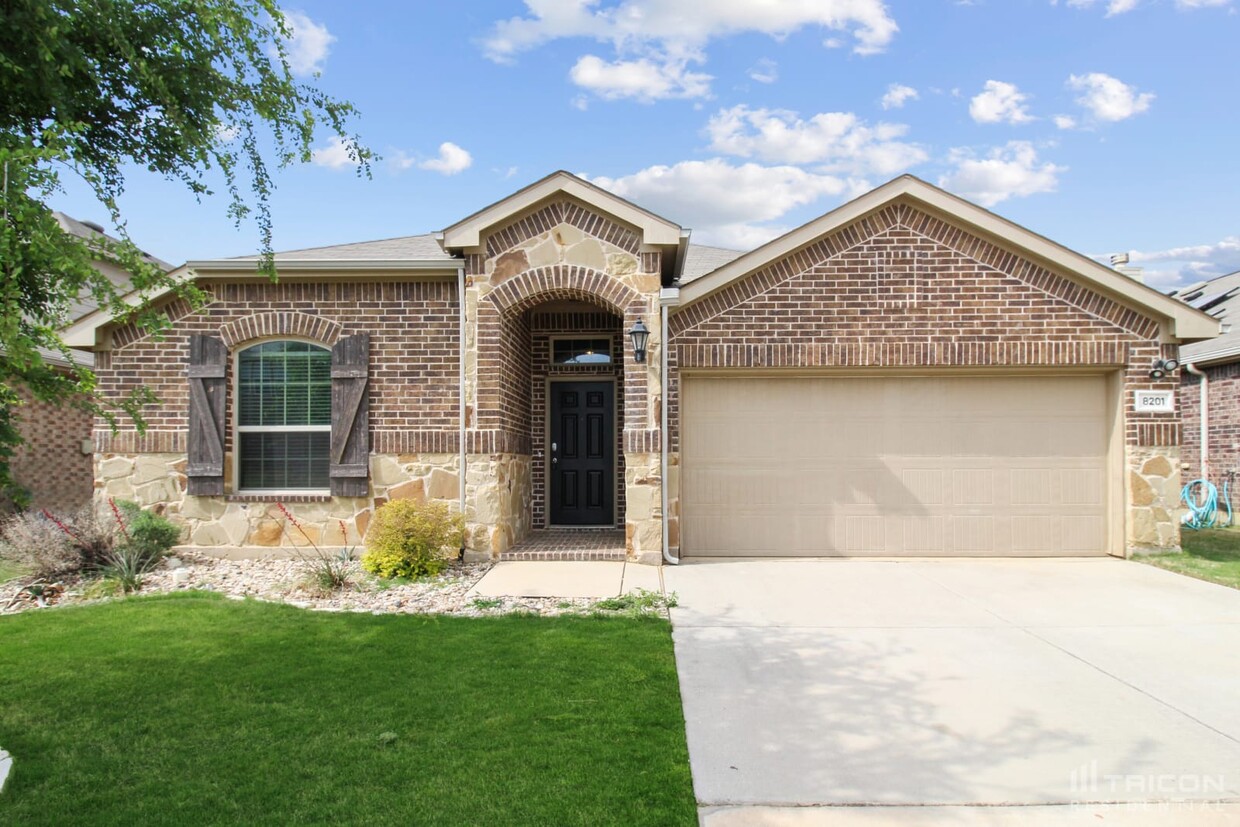 8201 Black Hills Trail Aubrey TX - House for Rent in Cross Roads, TX ...