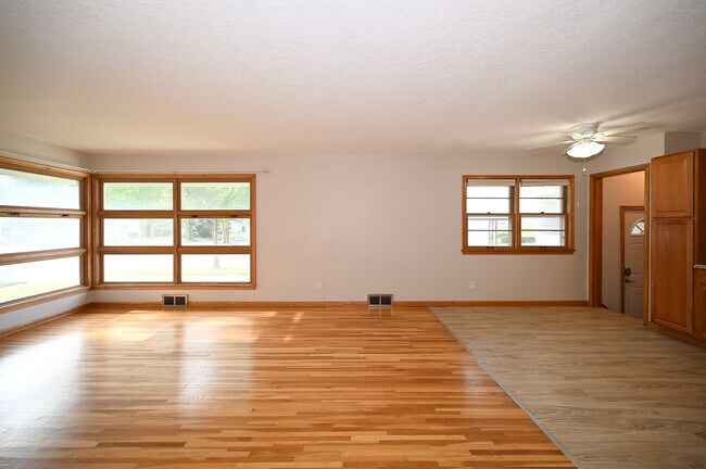 Foto del edificio - 1203 13th Ave NW