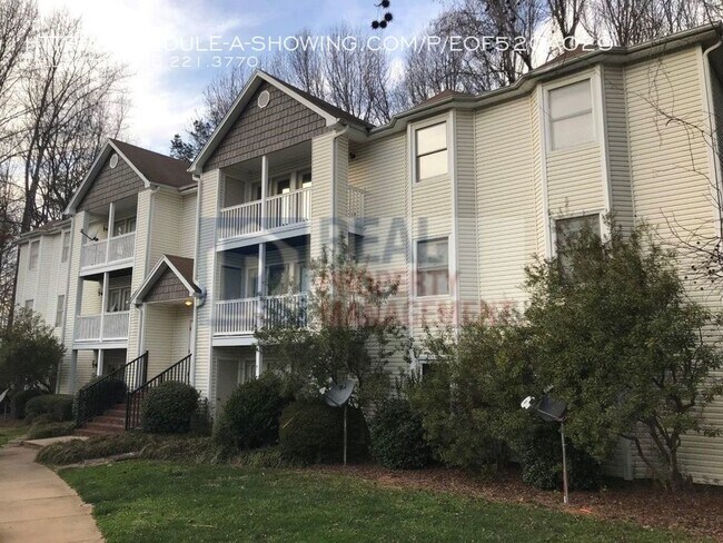 Building Photo - 2328 W Vandalia Rd