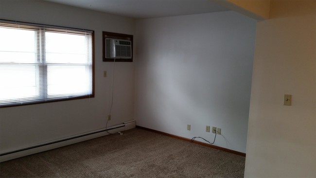 Building Photo - 321 Cedar Crest Dr