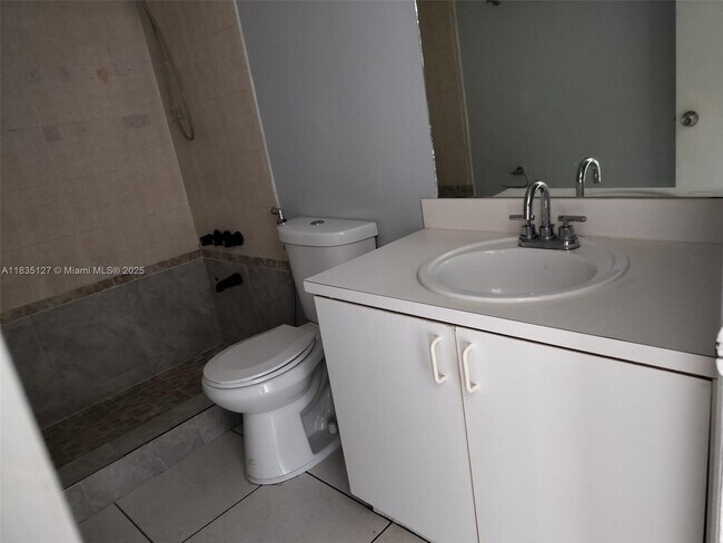 Foto del edificio - 17650 NW 68th Ave