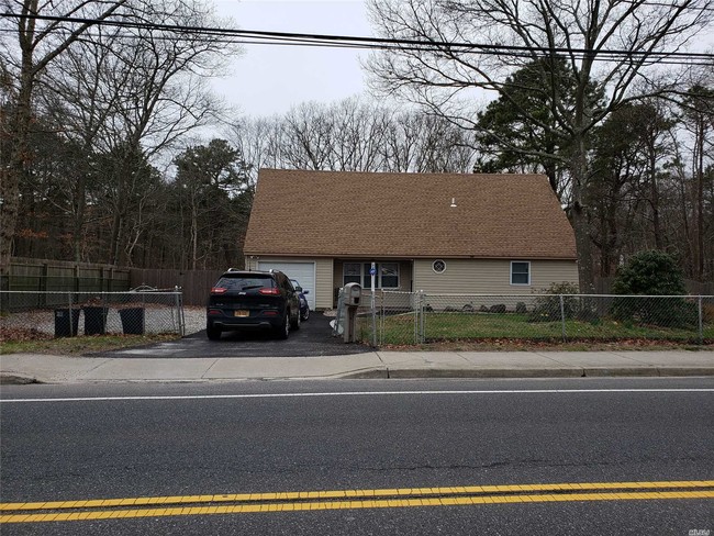 Foto del edificio - 234 Mastic Rd