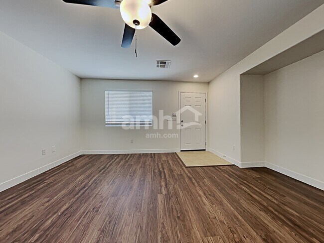 Foto del edificio - 10354 Adrianna Avenue