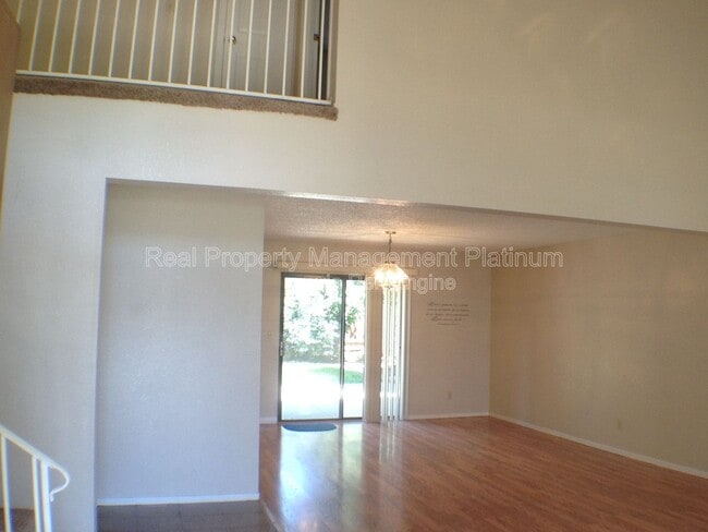 Foto del edificio - 675 N Claremont Ave